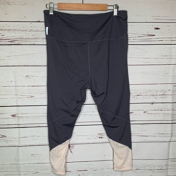 Zella | Grey with Ivory Mesh Detail Crop Legging - Picture 6 of 6